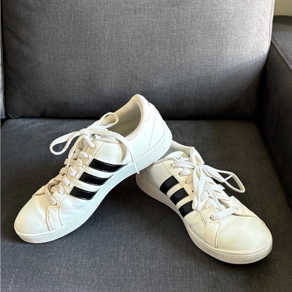 Adidas Women’s Classic White Leather Sneakers with Black Stripes Size 8 - Picture 3 of 9